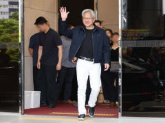 英伟达 CEO 黄仁勋抵达韩国，首站造访《英雄联盟》选手 Faker 和 T1 战队五猫网 - AI工具、API服务与独立产品开发五猫网