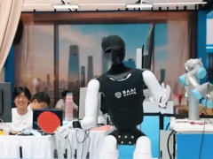 全球首个，智元全尺寸人形机器人远征 A3 实现自主打乒乓球五猫网 - AI工具、API服务与独立产品开发五猫网